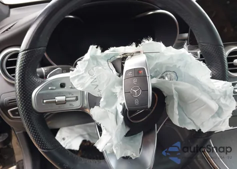 2020 Mercedes-Benz Glc 300 z USA, uszkodzony, nr VIN WDC0G8DB7LF733843